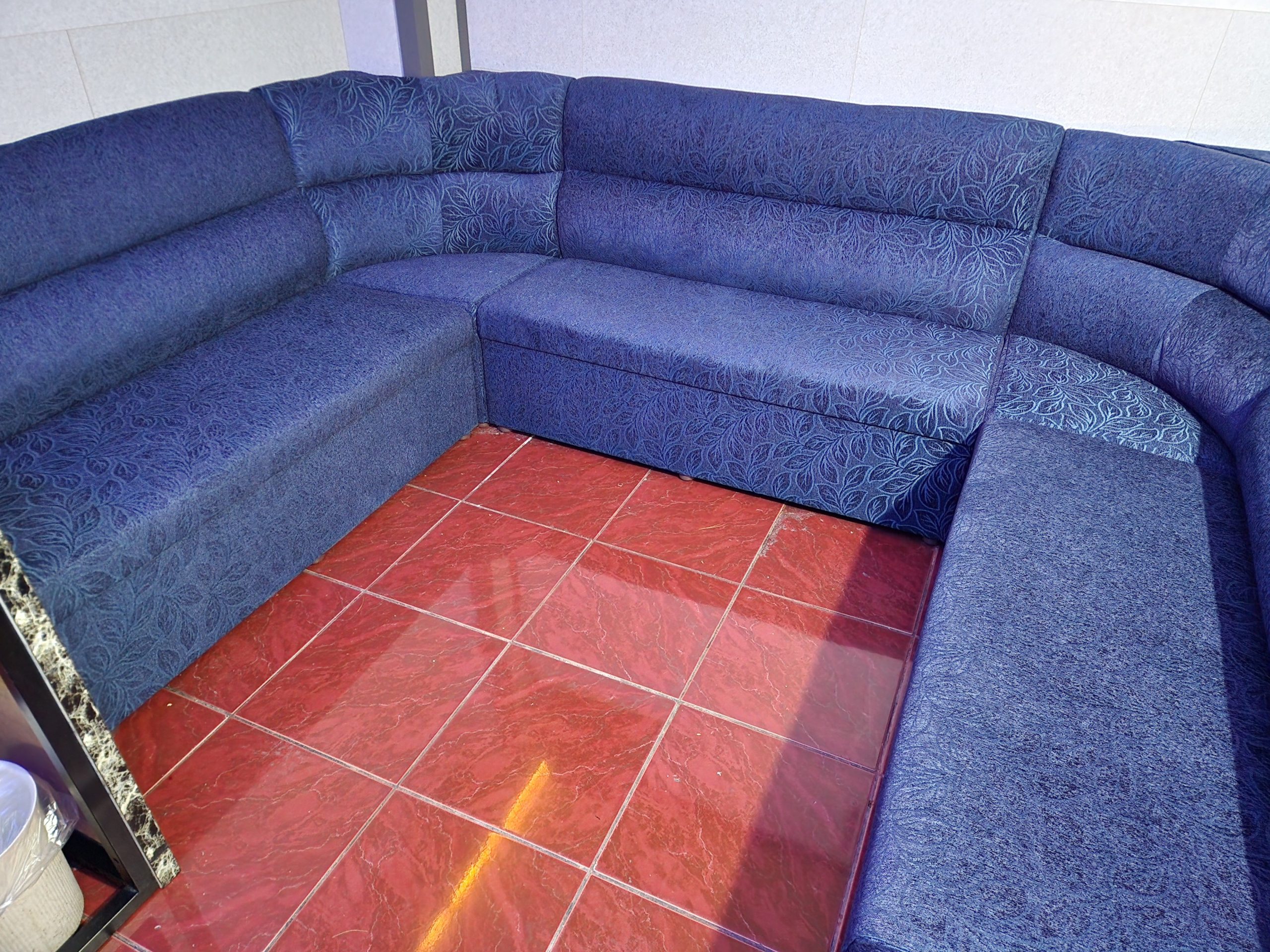 중랑구 노래방 쇼파천갈이, 방염쇼파의 고질적인 내구성 문제 ‘합판 보강’으로 해결