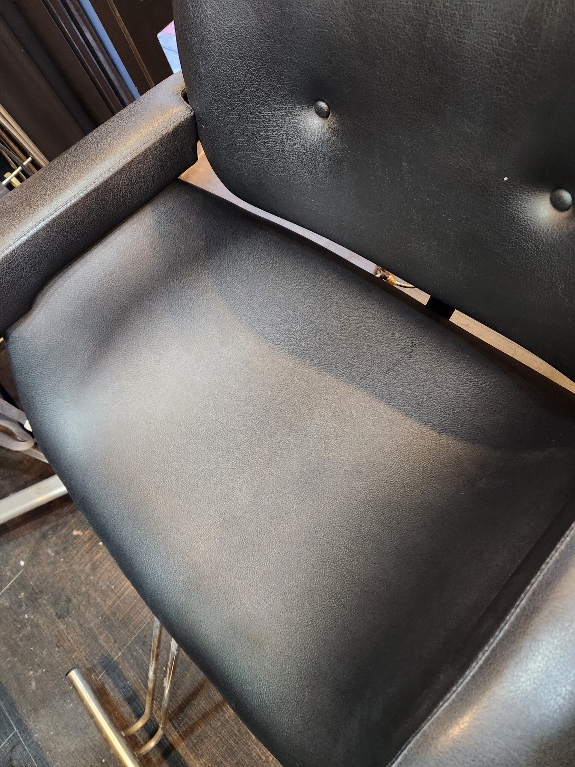 미용실 의자 수선 및 천갈이 작업 리뷰