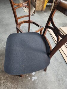 `병원대기의자수선`, `대기실의자천갈이`, `업소의자천갈이`, `관공서의자수선`, `장의자천갈이작업`,가정용의자천갈이작업, 가정용식탁의자천갈이작업