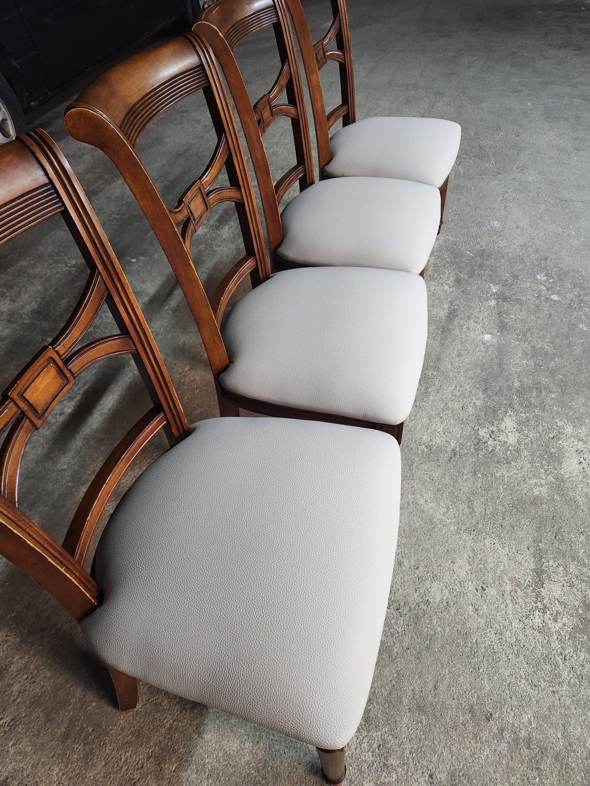 식탁의자 천갈이 가격보다 중요한 건 내부 보강후 의자천갈이